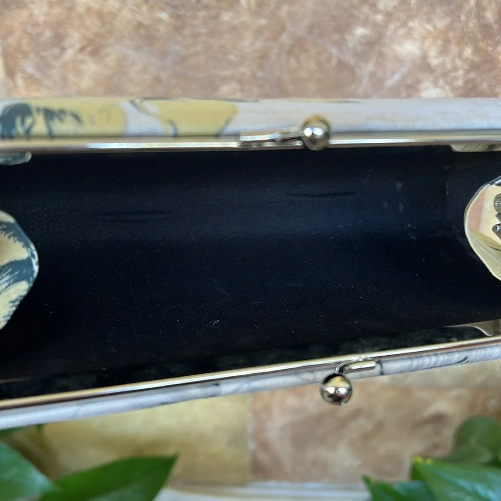 Floral Artistic Hard-Bodied Rectangular Women’s Kiss-Lock Daytime/Evening Clutch
